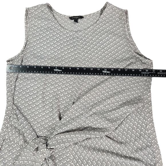 Banana Republic Wom LG Sleeveless Blouse Tie Front Geometric Abstract Office EUC - Picture 6 of 11